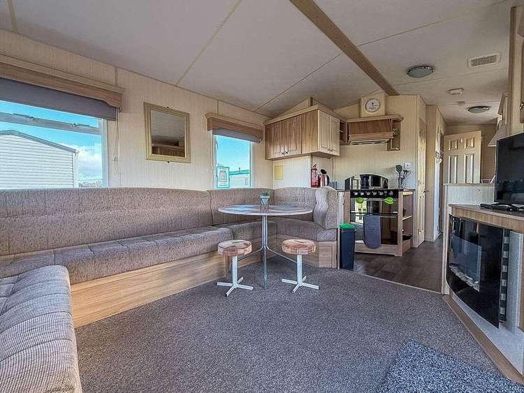 81023A⭐ – A area, 2 bed, 6 berth caravan with small side decking. Emerald rated. Preview 4