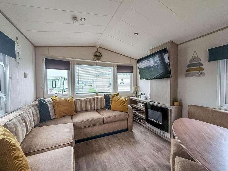 84536G⭐ – Golden Gate, 2 bed, 6 berth caravan, D/G and C/H. Opal rated. Preview 4