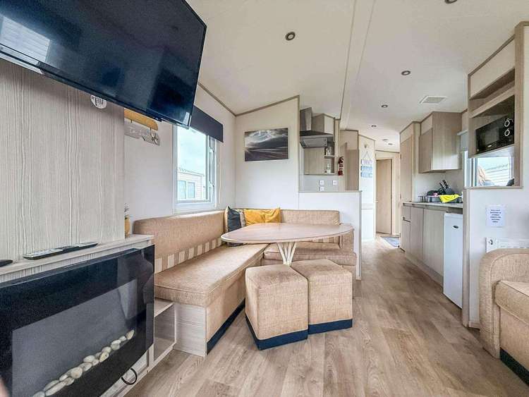84536G⭐ – Golden Gate, 2 bed, 6 berth caravan, D/G and C/H. Opal rated. Preview 5