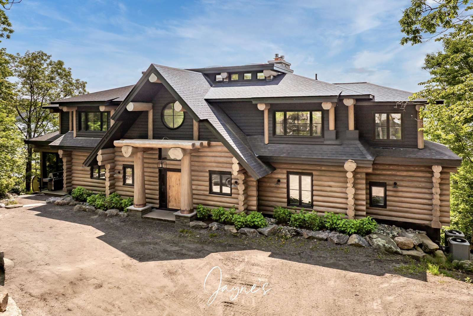 Wyldewood Lodge - Entrance Side