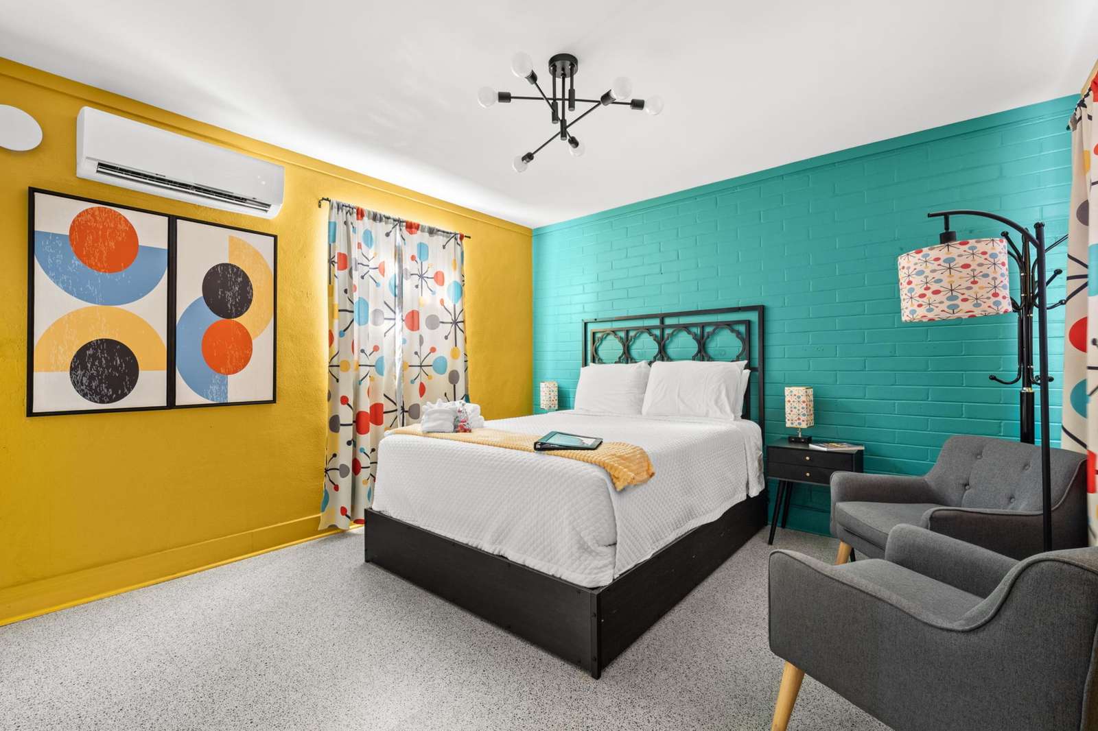 Room 8: Capri Soleil Preview 0