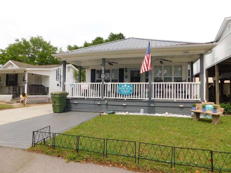 V10 Cozy 2 bdrm, 2 bath cottage sleeps 6 Preview
