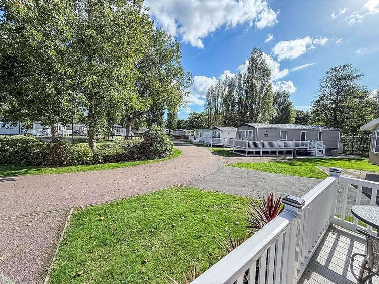 80011B⛱️ – Birkdale, 3 bed, 8 berth caravan with decking to the front and side. Opal rated. Preview 5