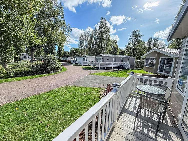 80011B⛱️ – Birkdale, 3 bed, 8 berth caravan with decking to the front and side. Opal rated. Preview 4