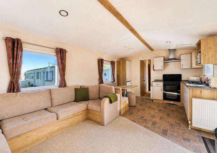 33033E⭐ – Elms area, 3 bed, 8 berth caravan with D/G and C/H. Ruby rated. Preview 5