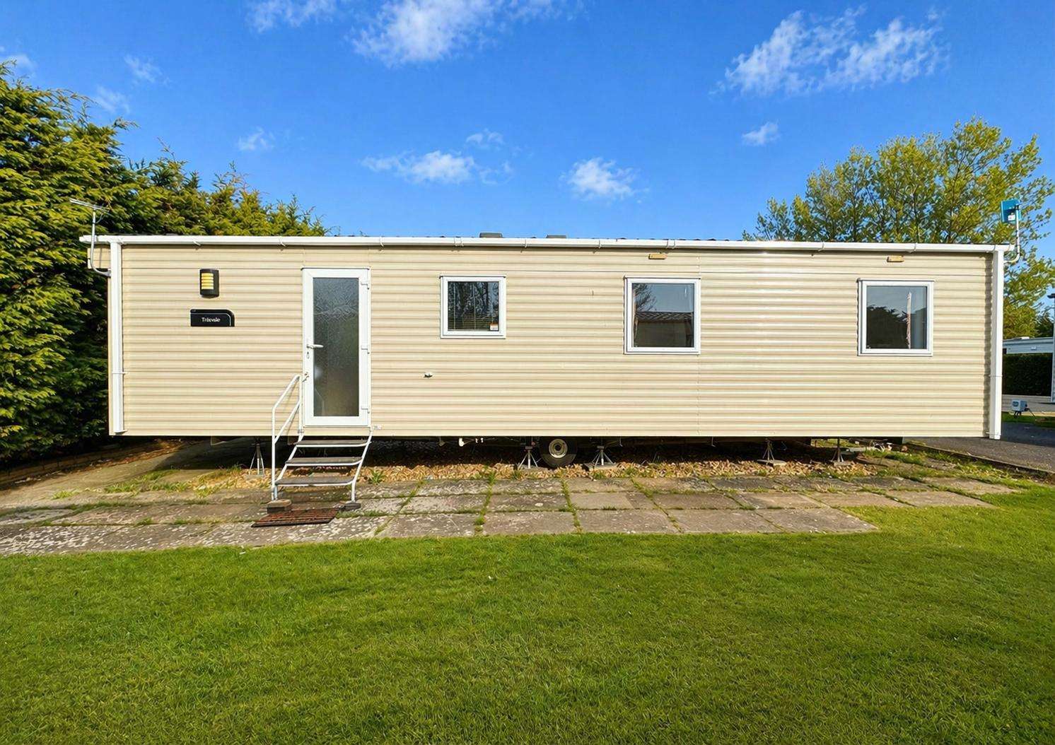 Enjoy a family friendly stay in Skegness at this 3 bed, 8 berth caravan on Southview Holiday Park. Book today and enjoy a summer 2026 break away. - property