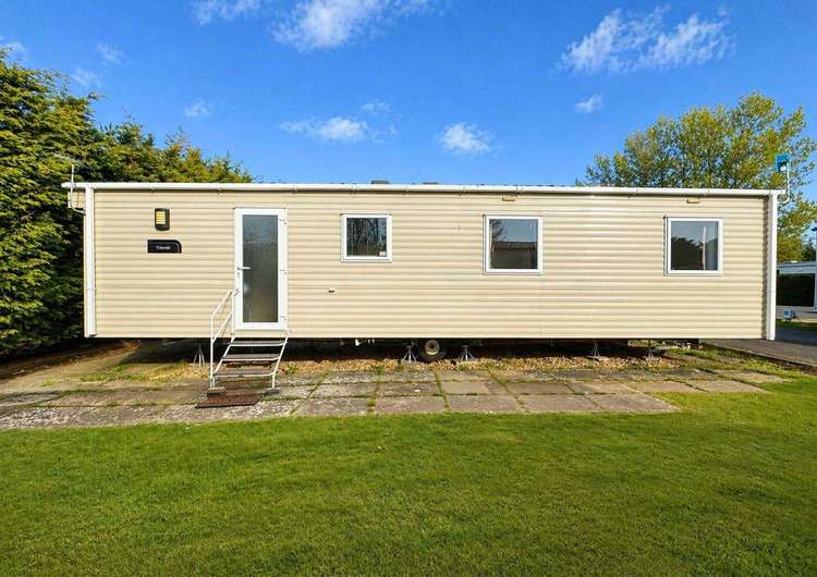 33033E⭐ – Elms area, 3 bed, 8 berth caravan with D/G and C/H. Ruby rated. Preview 0