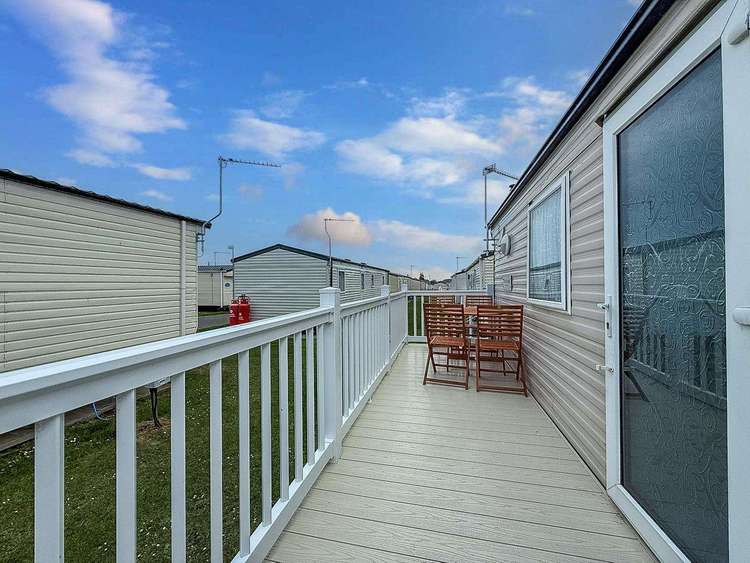 50008G⭐ – Grouse, 3 bed, 8 berth caravan with side decking. Emerald rated. Preview 4