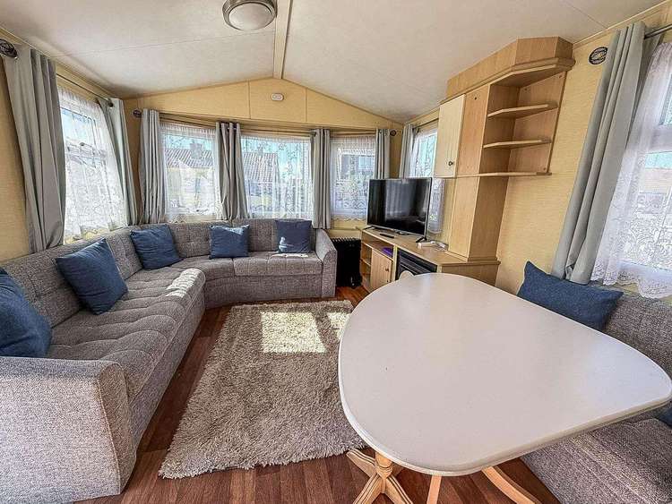 65054EB⛱️ – Eastern Beach, 3 bed, 8 berth caravan with decking area. Ruby rated. Preview 4