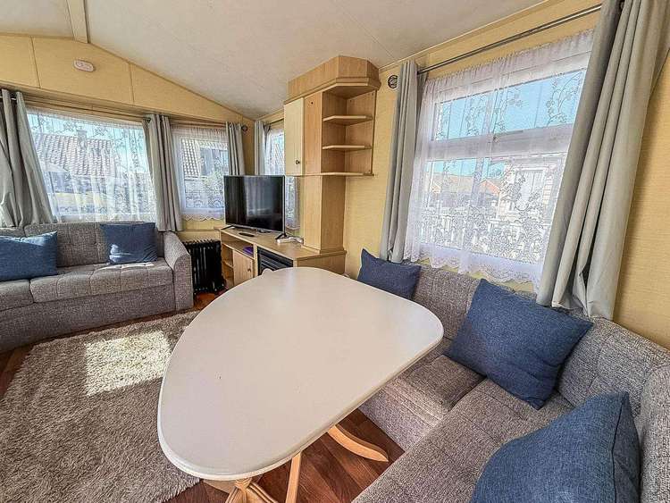 65054EB⛱️ – Eastern Beach, 3 bed, 8 berth caravan with decking area. Ruby rated. Preview 5