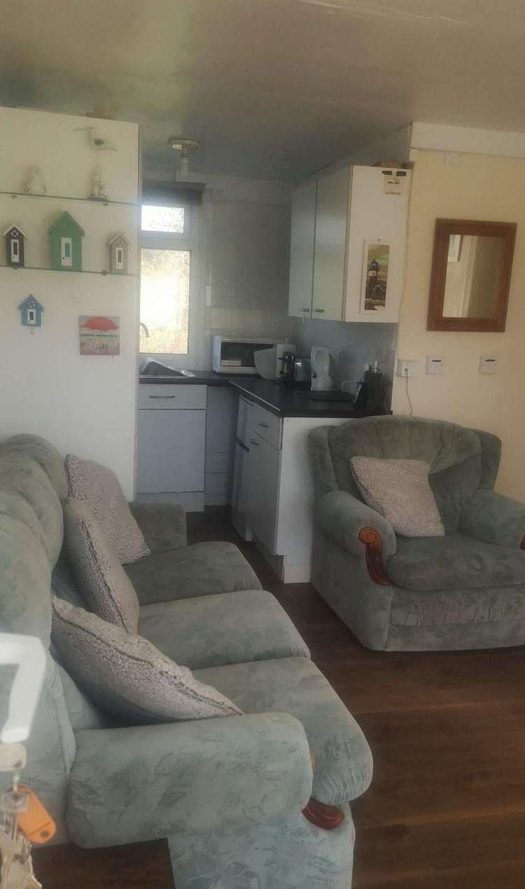 97009S⛱️ – Sandown Bay, 2 bed, 4 berth chalet. Ruby rated. Preview 3