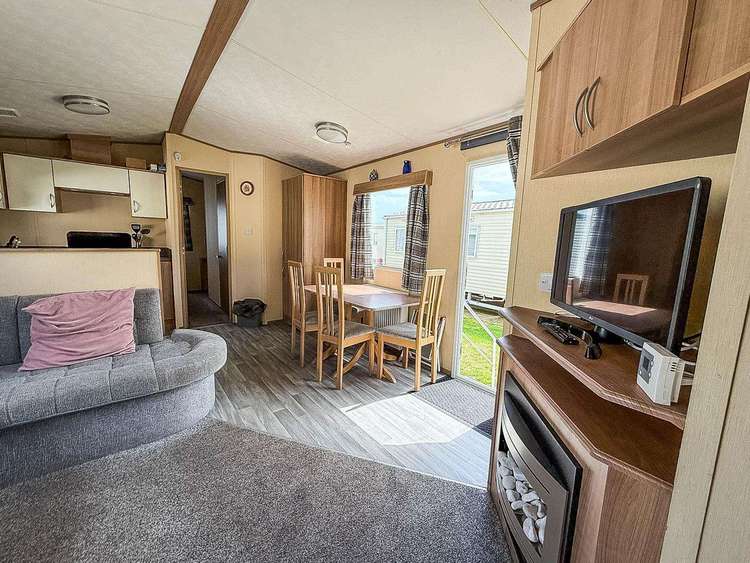 20012BS⭐ – Broadlands, 3 bed, 6 berth caravan with D/G and C/H. Ruby rated. Preview 4