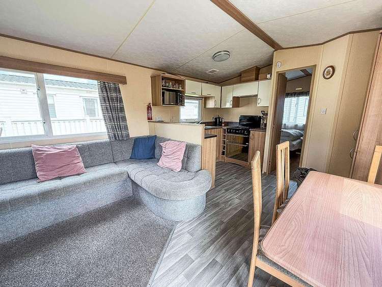 20012BS⭐ – Broadlands, 3 bed, 6 berth caravan with D/G and C/H. Ruby rated. Preview 5