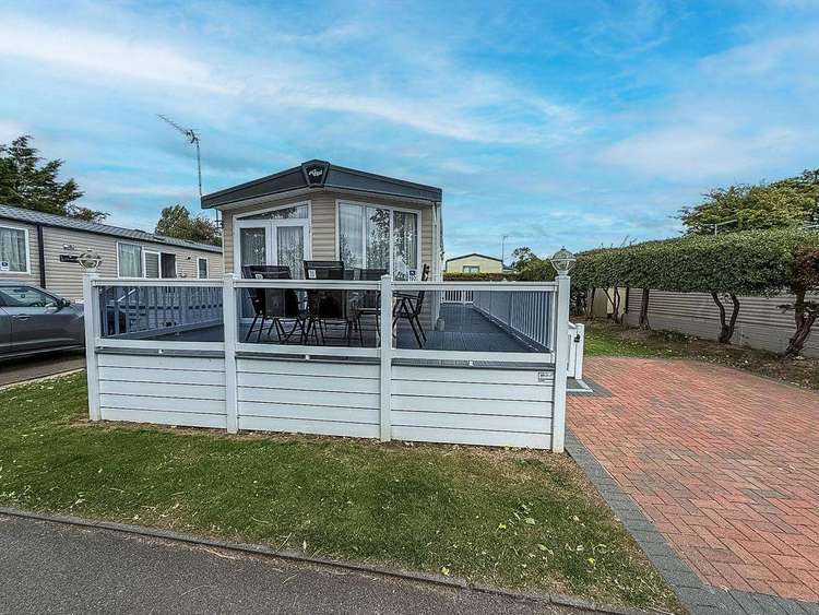75192WM⭐ – West Mersea, 2 bed, 6 berth caravan with decking, D/G and C/H. Diamond rated. Preview 0