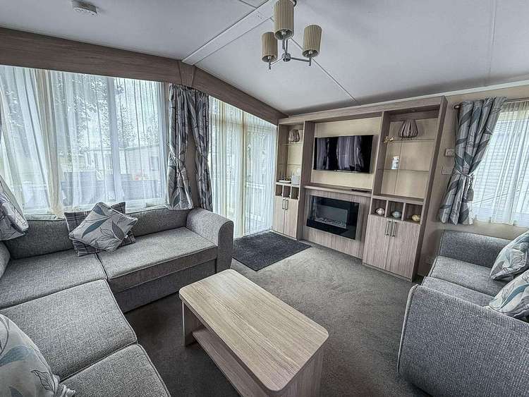 75192WM⭐ – West Mersea, 2 bed, 6 berth caravan with decking, D/G and C/H. Diamond rated. Preview 5