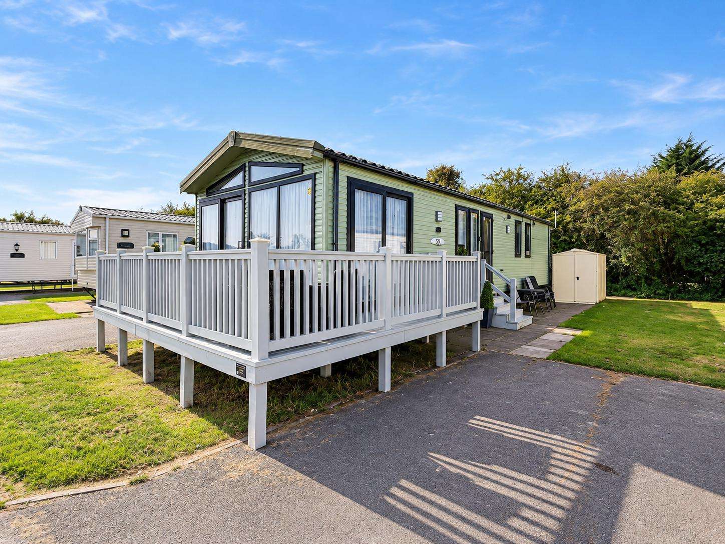 Looking for last-minute weekend getaways? Head to Fantasy Island Skegness and combine thrilling rides with a stay at a Southview Holiday Park nearby. - property