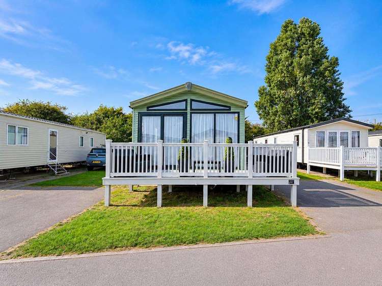 33059V⭐- Vintage area, 2 bed, 6 berth caravan with decking, D/G & C/H. Diamond rated. Preview 1