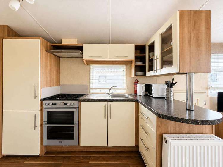 36056A⭐ – A area, 2 bed, 6 berth caravan with decking. Ruby rated. Preview 5