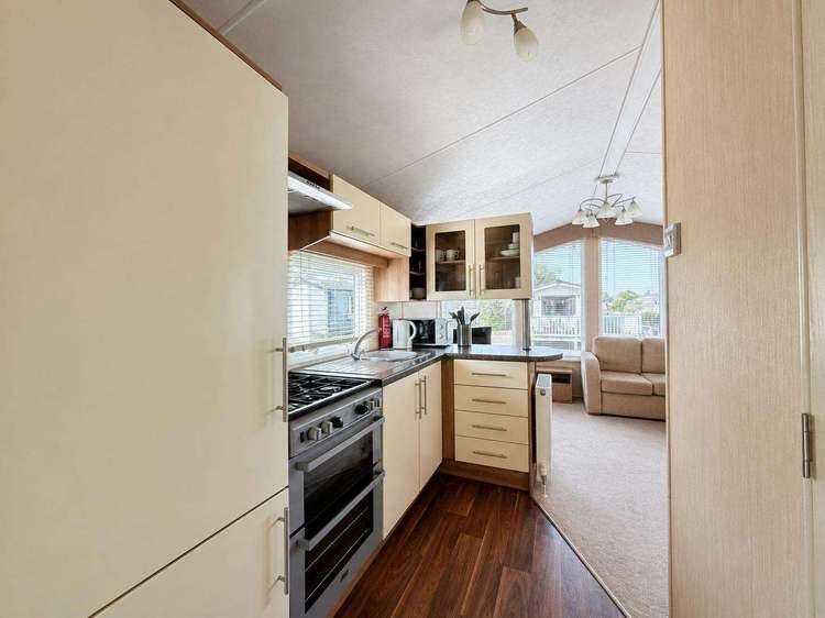 36056A⭐ – A area, 2 bed, 6 berth caravan with decking. Ruby rated. Preview 4