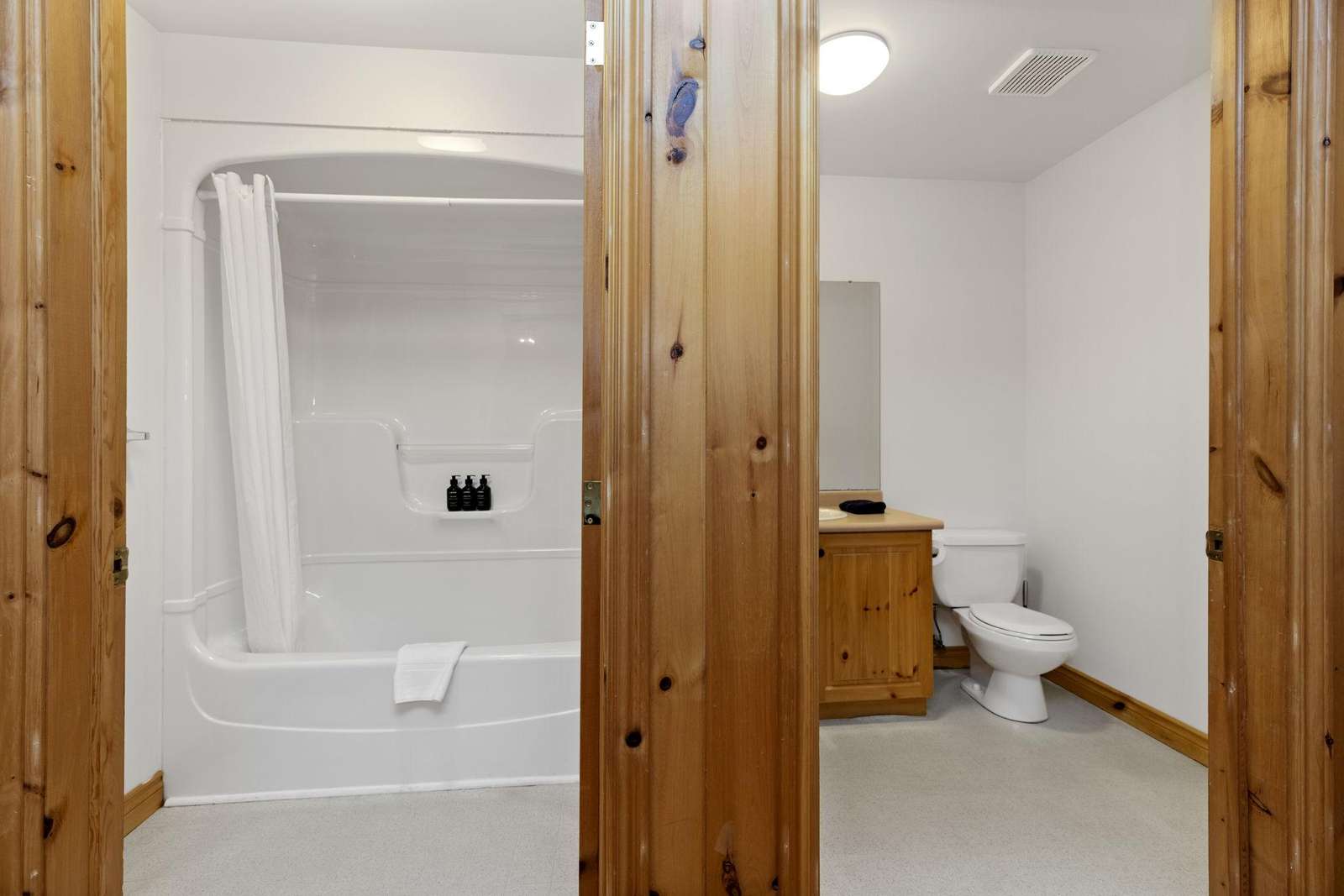 Port Cunnington- Great Horned Owl Suite #2 - property