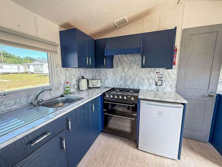 46318BV⭐ – Badger View, 2 bed, 6 berth caravan with D/G & C/H. Ruby rated. Preview 5