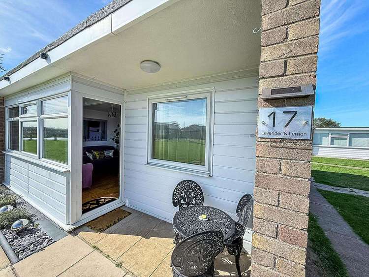 51017S⭐ – Sunbeach Holiday Park, 2 bed, 5 berth chalet. Opal rated. Preview 2