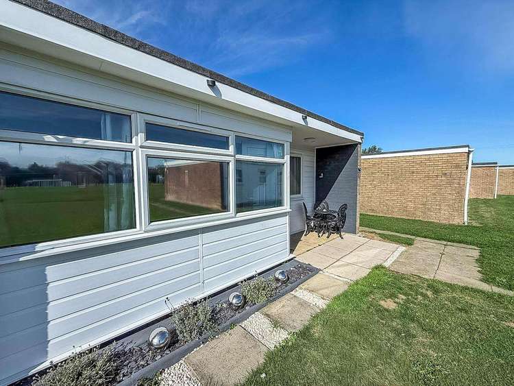 51017S⭐ – Sunbeach Holiday Park, 2 bed, 5 berth chalet. Opal rated. Preview 1