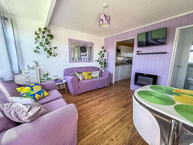 51017S⭐ – Sunbeach Holiday Park, 2 bed, 5 berth chalet. Opal rated. Preview 5