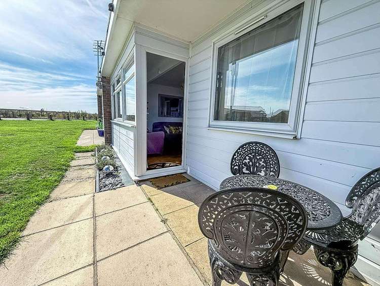 51017S⭐ – Sunbeach Holiday Park, 2 bed, 5 berth chalet. Opal rated. Preview 3