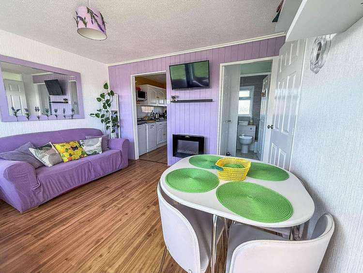 51017S⭐ – Sunbeach Holiday Park, 2 bed, 5 berth chalet. Opal rated. Preview 4