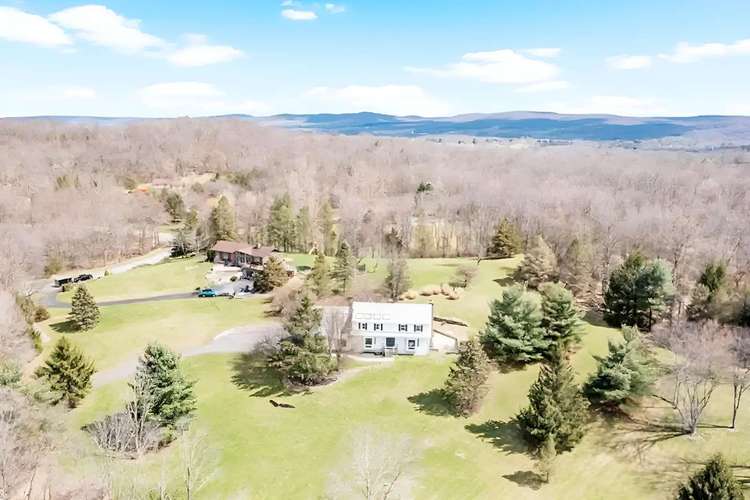 Spacious 4BR Pet‑Friendly House Hot Tub Game Room Close to Legoland & Mtn Creek Preview 0