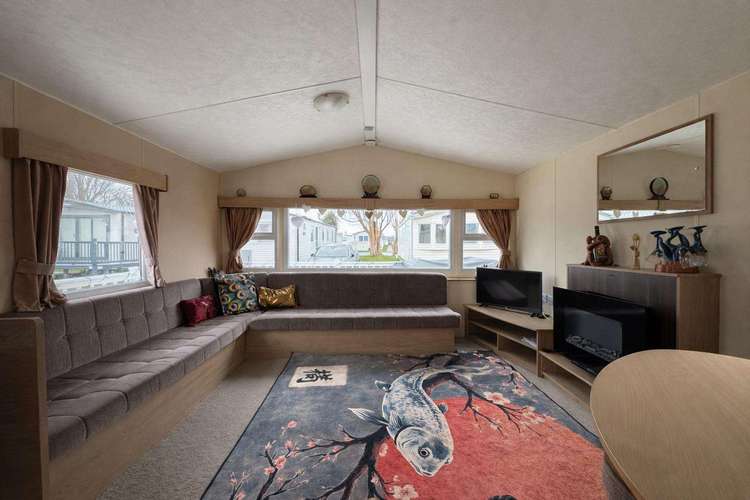 17009WC⭐ – Wyndham Court area, 3 bed, 8 berth caravan with large decking, D/G & C/H. Ruby rated. Preview 4