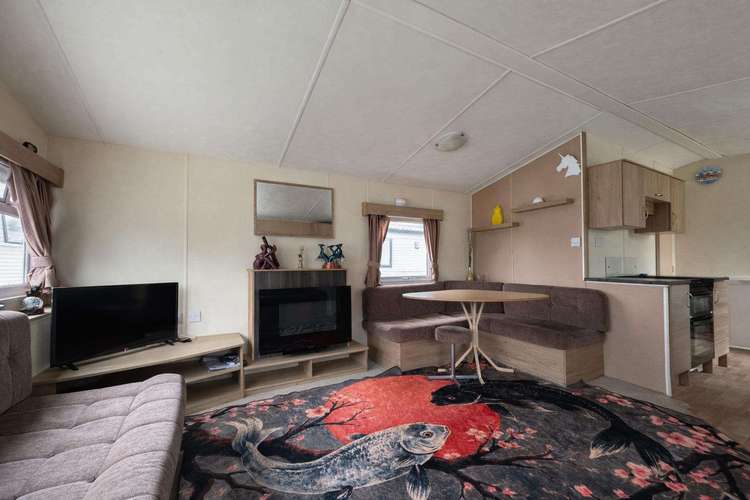 17009WC⭐ – Wyndham Court area, 3 bed, 8 berth caravan with large decking, D/G & C/H. Ruby rated. Preview 5