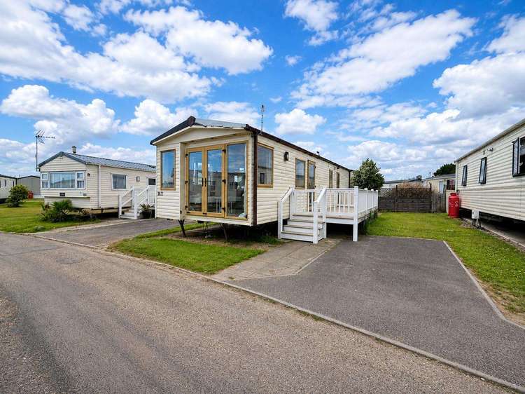 44002F⭐ – Beaumont View area, 3 bed, 8 berth caravan with decking, D/G and C/H. Ruby rated. Preview 0