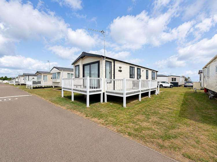 68067CR⭐ – Cresta area, 2 bed, 6 berth caravan with decking to the side. Diamond rated. Preview 0