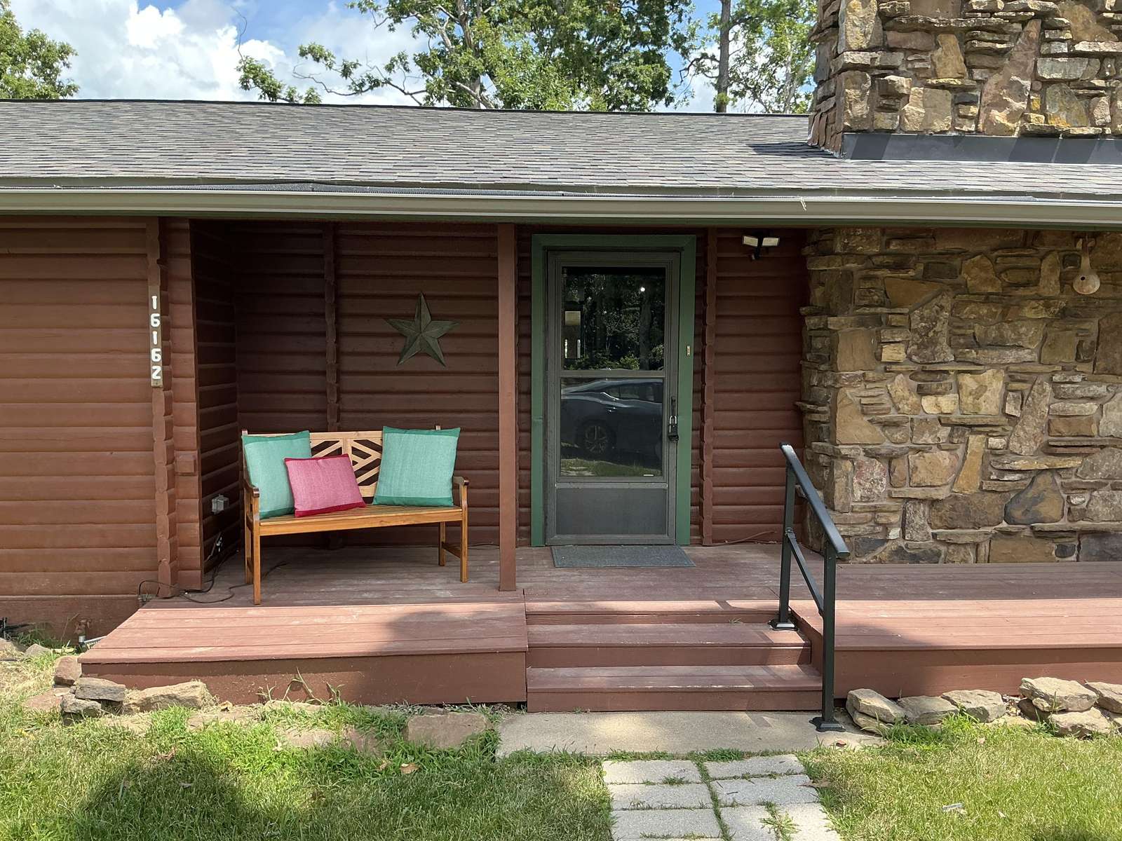 LOREL'S LOG HOUSE 3BDR/Lake,Trails,Firepit,Pool Table Preview 0