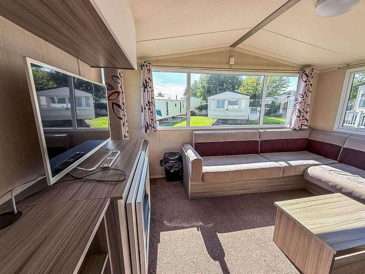 70711C⭐ – Cherry, 3 bed, 8 berth caravan with D/G and C/H. Ruby rated. Preview 4
