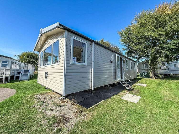 70711C⭐ – Cherry, 3 bed, 8 berth caravan with D/G and C/H. Ruby rated. Preview 0