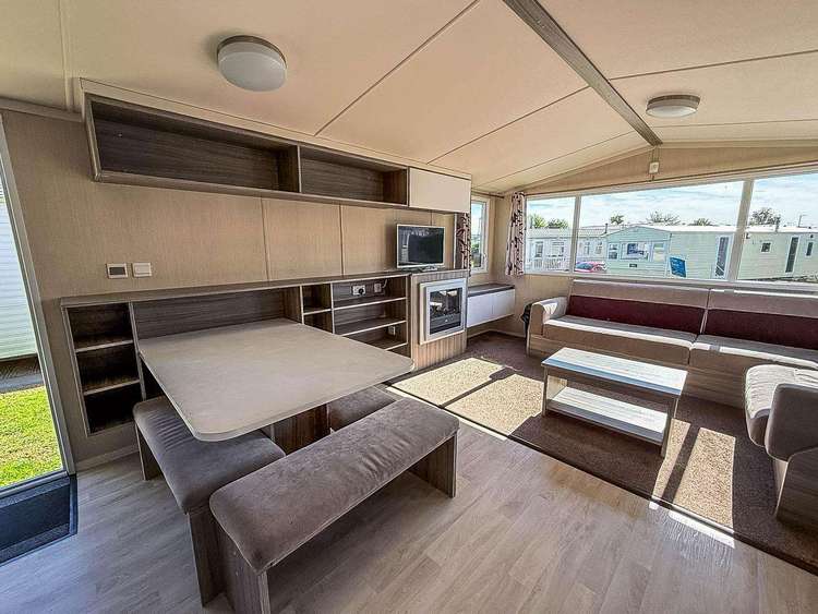 70711C⭐ – Cherry, 3 bed, 8 berth caravan with D/G and C/H. Ruby rated. Preview 5