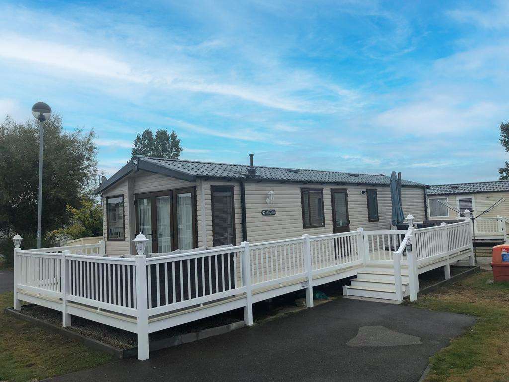 22005EV⛱️ – Eagle View area, 2 bed, 6 berth caravan with large decking and Wi-Fi. Diamond rated. - property