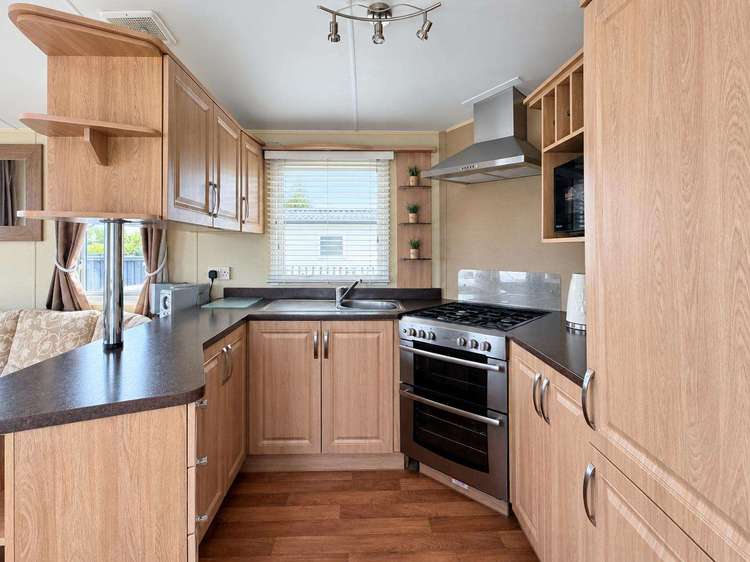 17157P⭐ – Pines area, 3 bed, 8 berth caravan with D/G & C/H. Ruby rated. Preview 4
