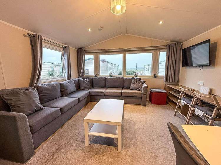 27231SW⭐ – Seawick, 2 bed, 6 berth caravan with decking, D/G and C/H. Opal rated. Preview 4