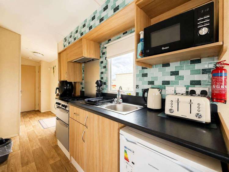35197S⭐- 3 bed, 8 berth caravan. Emerald rated. Preview 4