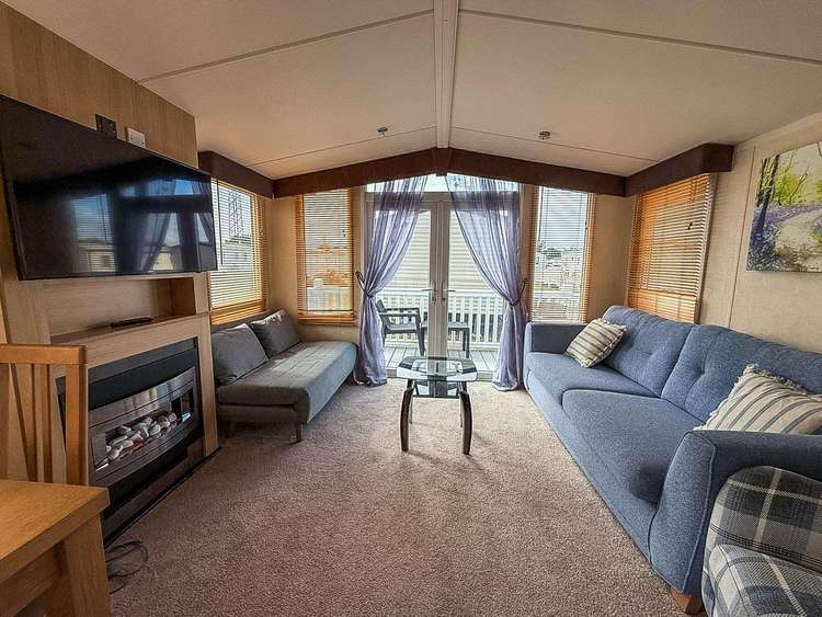 46516V⭐ – Valley Farm, 2 bed, 6 berth caravan with front decking, D/G & C/H. Opal rated. Preview 5