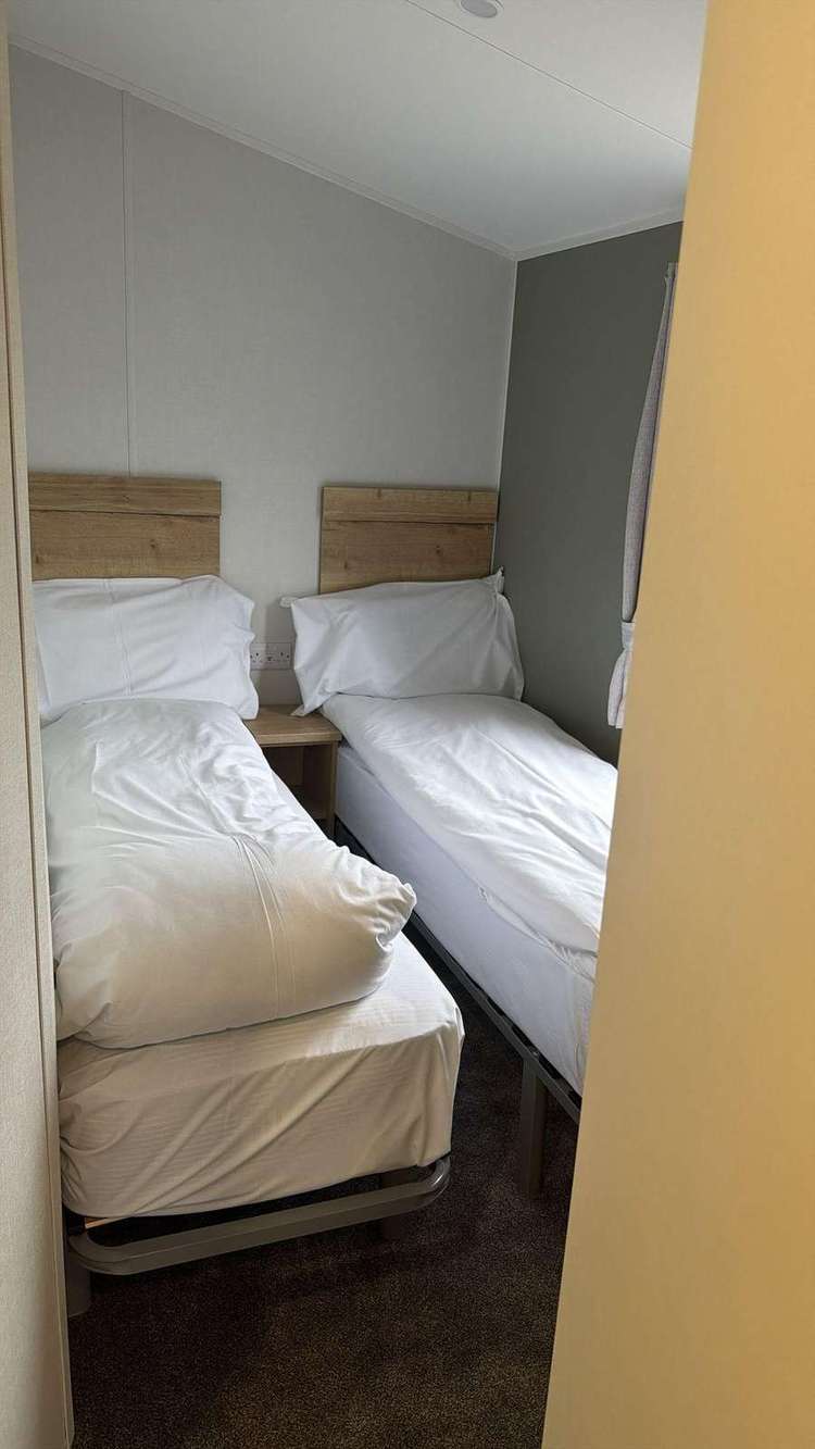 27431SW⭐ – Seawick, 3 bed, 8 berth caravan with D/G & C/H. Opal rated. Preview 5