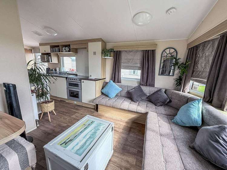 50027F⭐ – Fulmar, 2 bed, 6 berth caravan with side decking, D/G and C/H. Opal rated. Preview 5