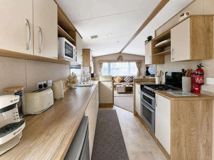 68115CR⭐ – CR area, 2 bed, 6 berth caravan with double glazing and central heating. Opal rated. Preview 4