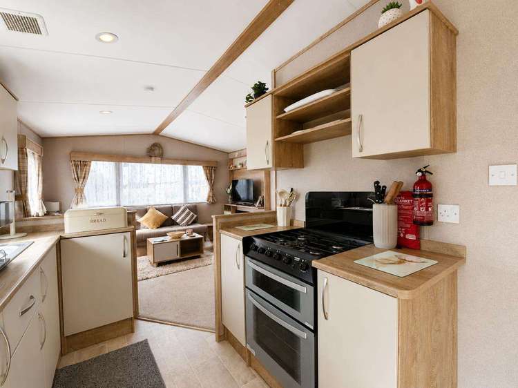68115CR⭐ – CR area, 2 bed, 6 berth caravan with double glazing and central heating. Opal rated. Preview 5