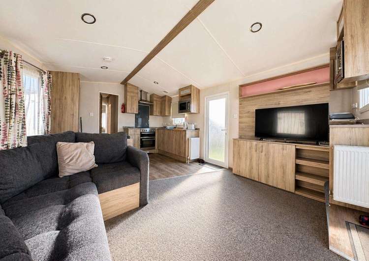 74072B⭐ – B area. 2 bed, 6 berth caravan with D/G and C/H. Ruby rated. Preview 4