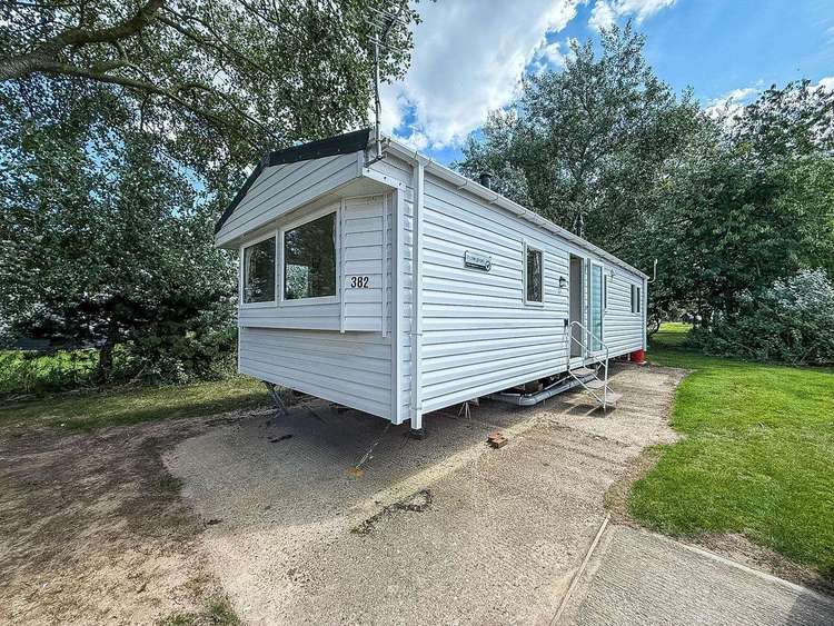 20382BS⭐ – Broadlands, 2 bed, 6 berth caravan with free Wi-Fi, D/G and C/H. Ruby rated. Preview 0